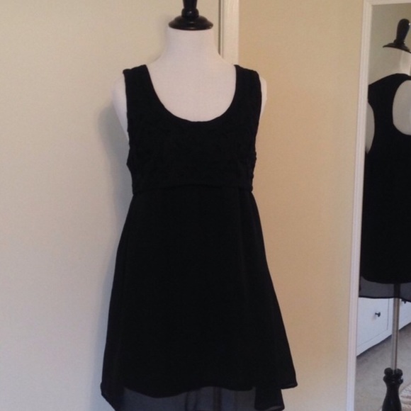 Dresses & Skirts - BEAUTIFUL MINI DRESS WITH OPEN BACK.